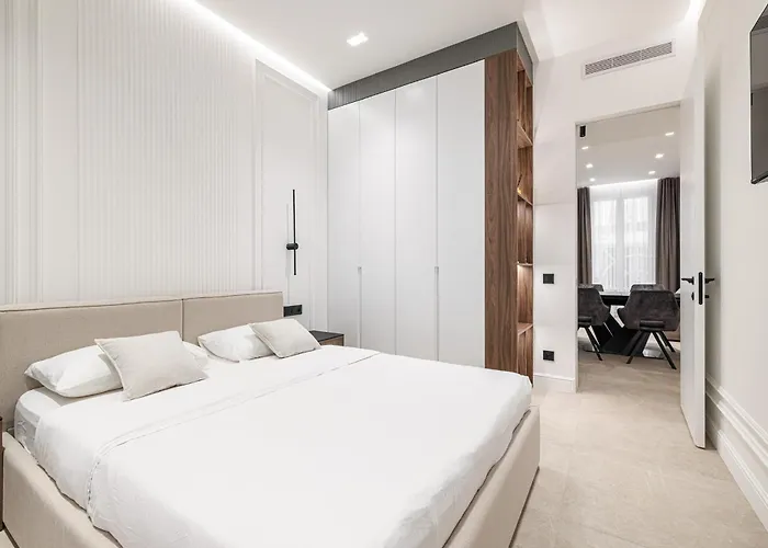 La Victoire Apartment *